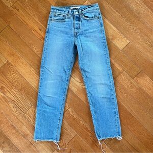 Levi’s wedgie straight 24 LIKE NEW